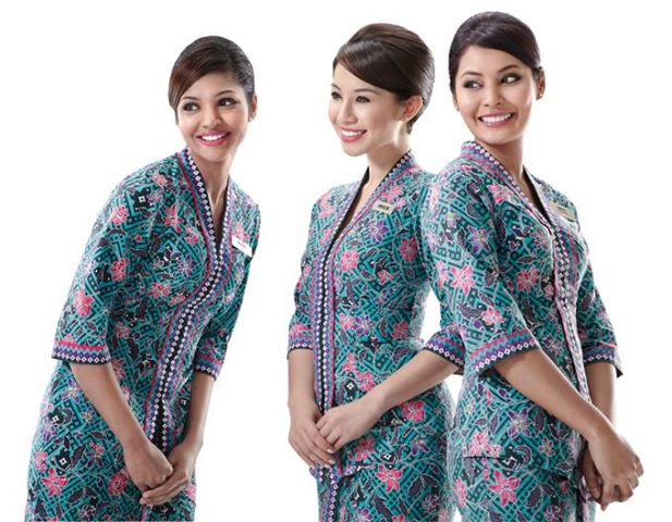 Malaysia Airlines สายการบินแห่งชาติห้าดาวระดับโลกของมาเลเซีย กับชุด uniform โดดเด่นมีเสน่ห์งดงามแบบชาวมลายู เรียบง่ายแต่เริ่ดหรูภายในเวลาเดียวกัน!!!