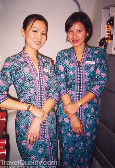 Malaysia Airlines สายการบินแห่งชาติห้าดาวระดับโลกของมาเลเซีย กับชุด uniform โดดเด่นมีเสน่ห์งดงามแบบชาวมลายู เรียบง่ายแต่เริ่ดหรูภายในเวลาเดียวกัน!!!