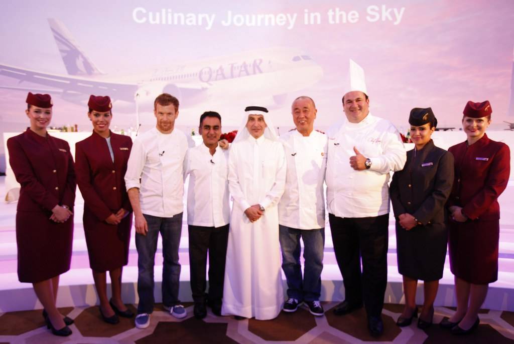 Qatar Airways สายการบินห้าดาวของโลกกับชุดuniformสีเลือดหมูดูภูมิฐานแต่สดใส แกร่งนอกอ่อนใน สมกับเป็นบริการห้าดาวที่ต้องลองไปสัมผัสสักครั้งในชีวิต