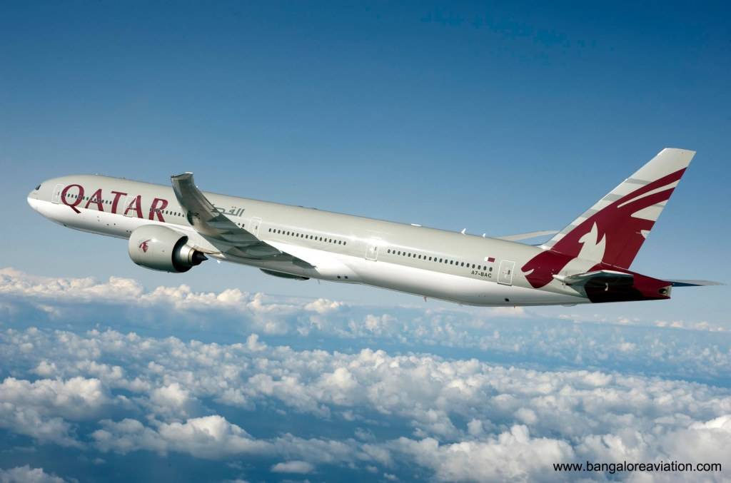 Qatar Airways สายการบินห้าดาวของโลกกับชุดuniformสีเลือดหมูดูภูมิฐานแต่สดใส แกร่งนอกอ่อนใน สมกับเป็นบริการห้าดาวที่ต้องลองไปสัมผัสสักครั้งในชีวิต