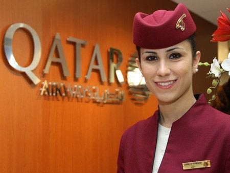 Qatar Airways สายการบินห้าดาวของโลกกับชุดuniformสีเลือดหมูดูภูมิฐานแต่สดใส แกร่งนอกอ่อนใน สมกับเป็นบริการห้าดาวที่ต้องลองไปสัมผัสสักครั้งในชีวิต