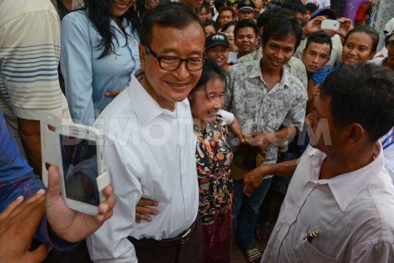 คุณ สม รังสี ผู้นำพรรคกู้ชาติกัมพูชา หรือ CNRP