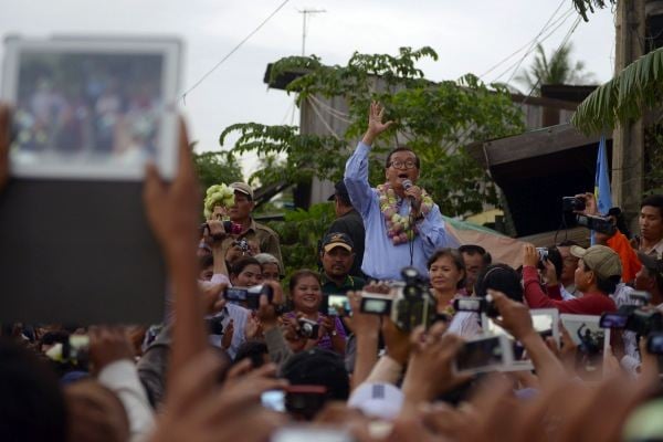 คุณ สม รังสี ผู้นำพรรคกู้ชาติกัมพูชา หรือ CNRP