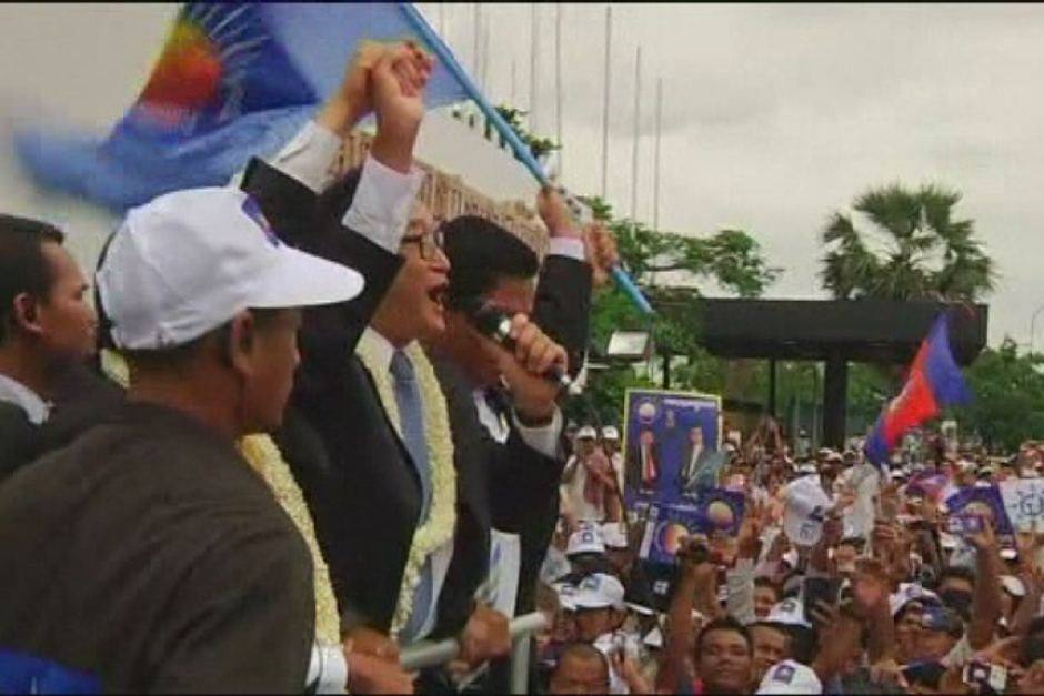 คุณ สม รังสี ผู้นำพรรคกู้ชาติกัมพูชา หรือ CNRP