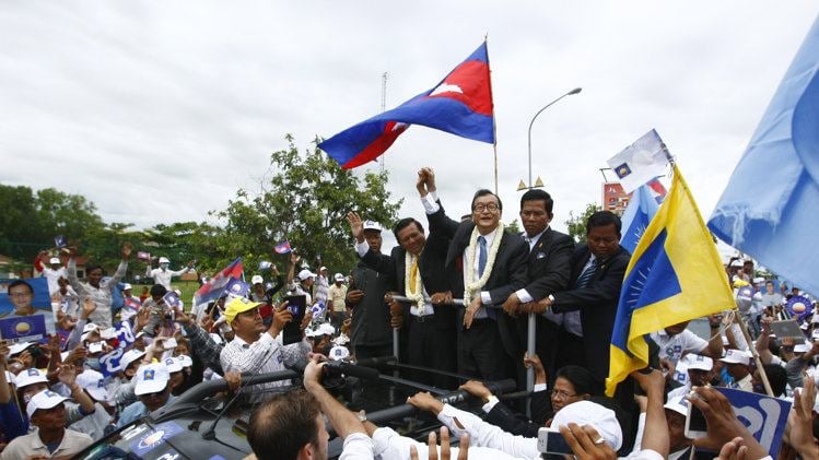 คุณ สม รังสี ผู้นำพรรคกู้ชาติกัมพูชา หรือ CNRP