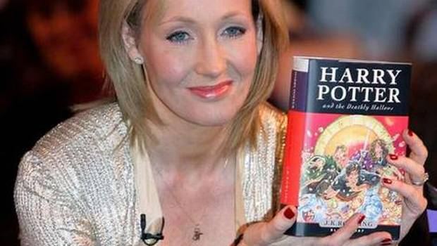 J.K.Rowling หนึ่งในตัวอย่างบุคคลที่ฝ่าฟันอุปสรรค จนประสบความสำเร็จ มีชื่อเสียงไปทั่วโลก