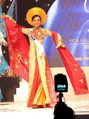 Miss Vietnam-Nguyen Thuy Lam