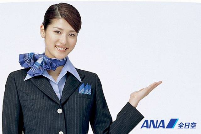 All Nippon Airways สายการบินห้าดาวระดับโลกของญี่ปุ่น ถึงไม่ใช่สายการบินแห่งชาติ แต่ก็แฝงเสน่ห์สุดคลาสสิคเรียบหรู พร้อมเครื่องบินลายโปเกมอนสุดน่ารักสดใส