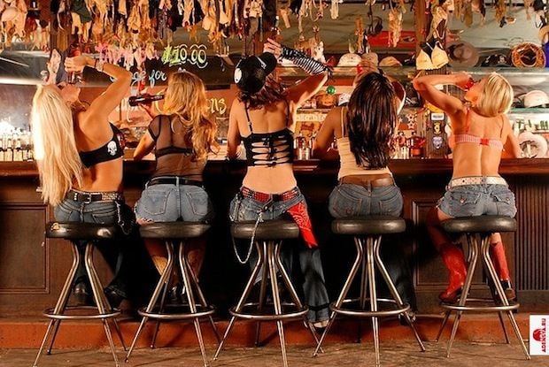 ใครชอบเรื่องนี้บ้างค่ะ (coyote ugly )