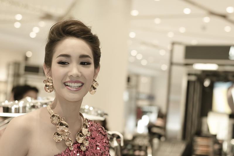 ซุปตาร์มิน พีชญา @งานฉลอง Beauty Hall ที่ Siam Paragon คนเยอะสุดๆ