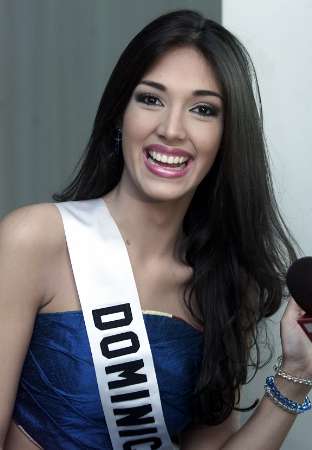 นางงามหน้าคล้ายระหว่าง Miss Bolivia 2006-Desiree Duran & Miss Dominican Republic 2003-Amelia Vega