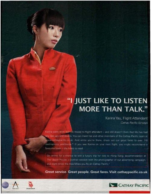 Cathay Pacific สายการบินห้าดาวระดับโลกของฮ่องกง พร้อมชุด uniform สีแดงแจ๊ดสดใส อาจดูเรียบๆแต่ซ่อนเสน่ห์แบบจีนผสมตะวันตกไว้อย่างสมบูรณ์แบบ