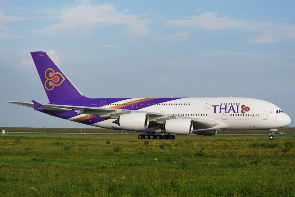 ในบรรดาเจ้านกเหล็กยักษ์ที่ใหญ่ที่สุดในโลก airbus a380 ของสายการบินต่างๆทั่วโลก คุณชอบเจ้าลำนี้ของสายการบินไหนมากที่สุดกันเอ่ย เข้ามาเลือกกันได้เลยจ้า?? ^O^