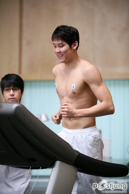 เหล่นักว่ายน้ำทีมชาติเกาหลีใต้ PARK TAE HWAN