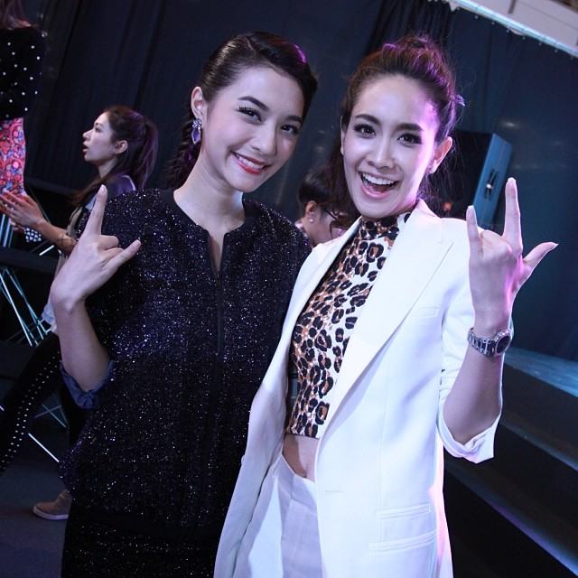 มิน พีชญา กับ มิว นิษฐา เจอกันวันนี้  สวยมากค่ะ สวยทั้งคู่กินกันไม่ลง