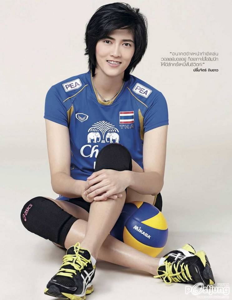 นักกีฬาวอลเลย์บอลหญิงทีมชาติไทย @ กุลสตรี vol.43 no.1026 October 2013