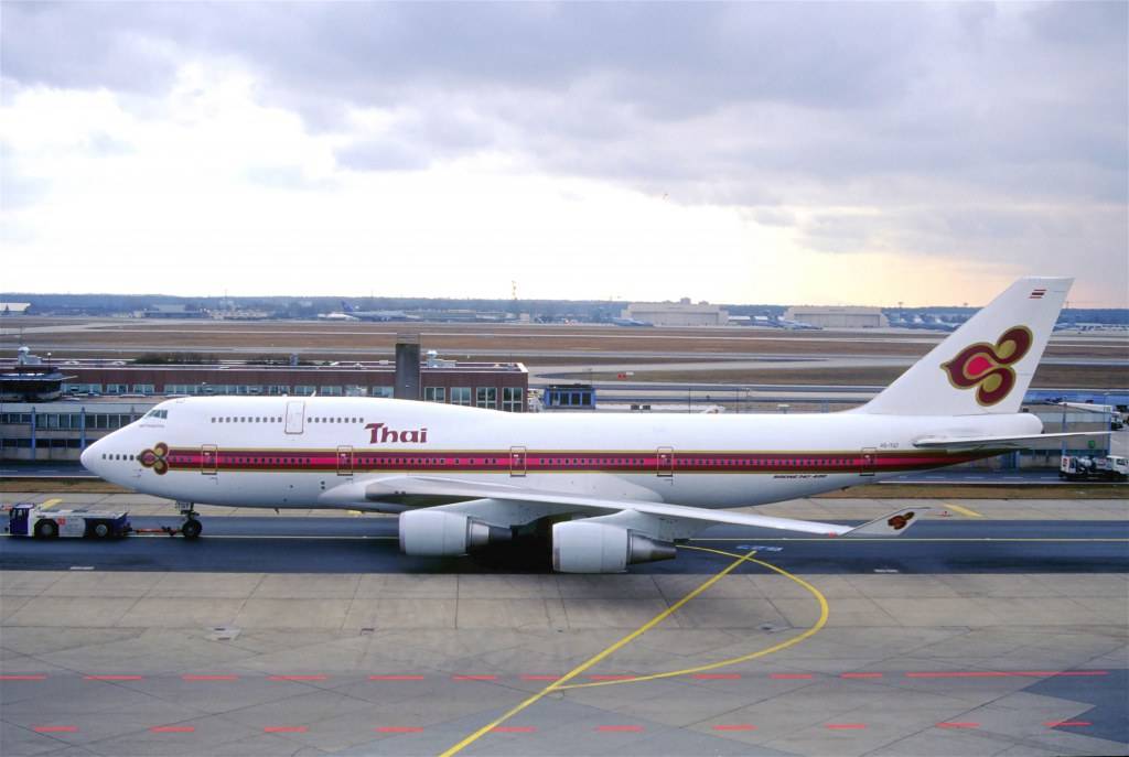 อันนี้ Boeing 747-400 ลายเก่าของการบินไทย