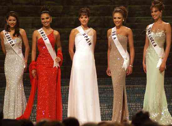 เข้ารอบ Top 5 Miss Universe 2000