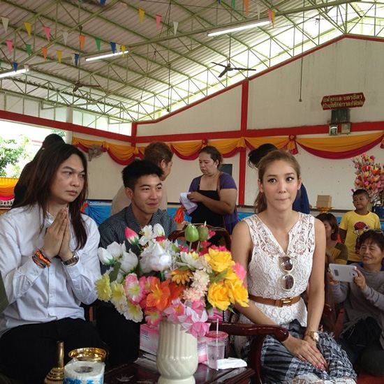 แตงโม โตโน่ อิ่มบุญควงกันทำบุญวันเกิดร่วมกับแฟนคลับ