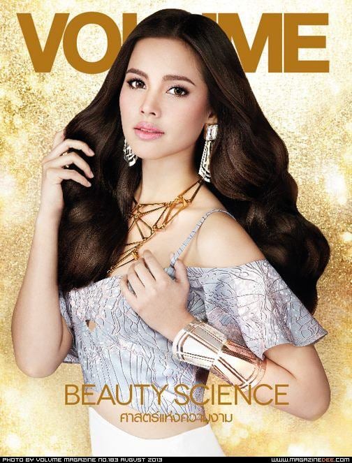 นิตยสาร Volume ปก ญาญ่า-อุรัสยา เสปอร์บันด์