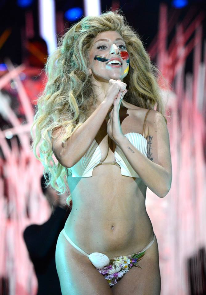 lady gaga applause  MTV