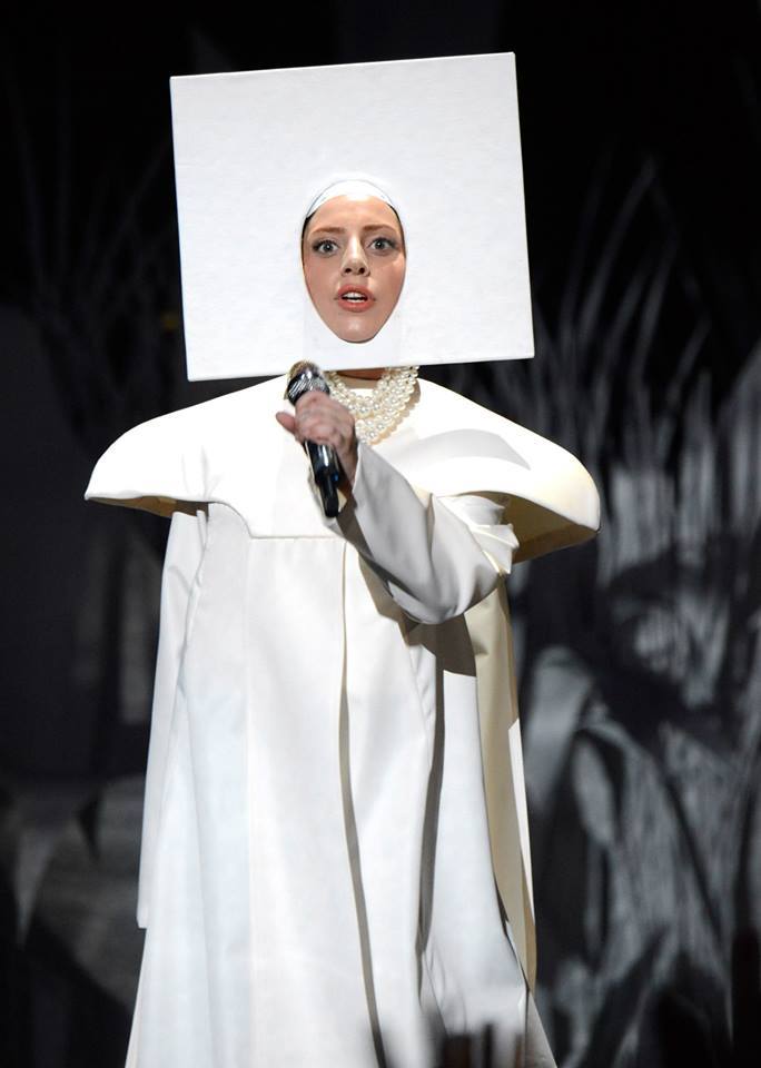 lady gaga applause  MTV