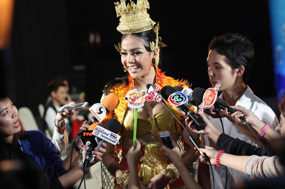 ชุดประจำชาติ 2013