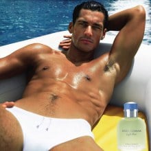 David Gandy หนึ่งในนายแบบเซ็กซี่สุดในโลก...ลองขายไอศครีม!