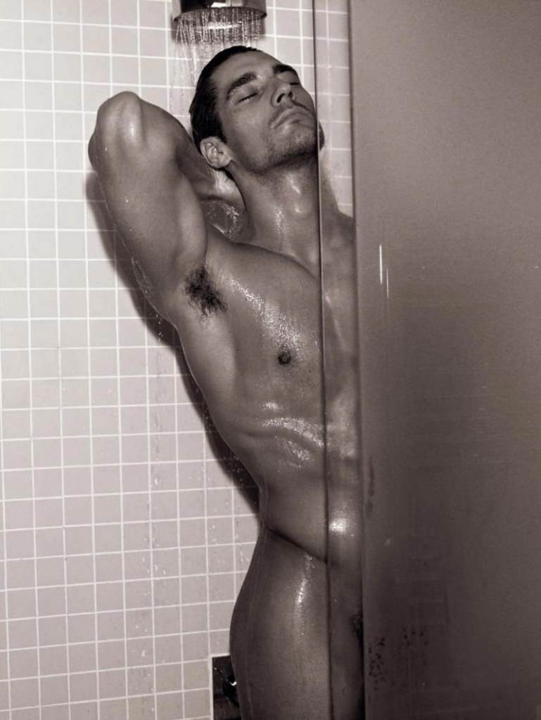 David Gandy หนึ่งในนายแบบเซ็กซี่สุดในโลก...ลองขายไอศครีม!