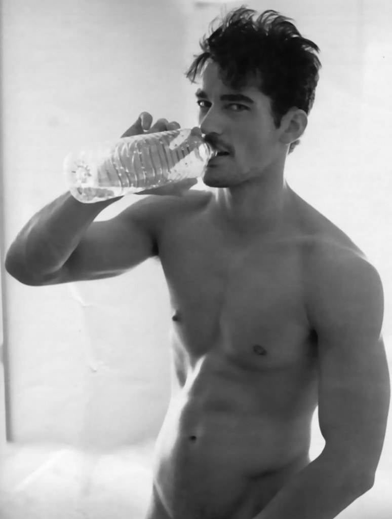 David Gandy หนึ่งในนายแบบเซ็กซี่สุดในโลก...ลองขายไอศครีม!