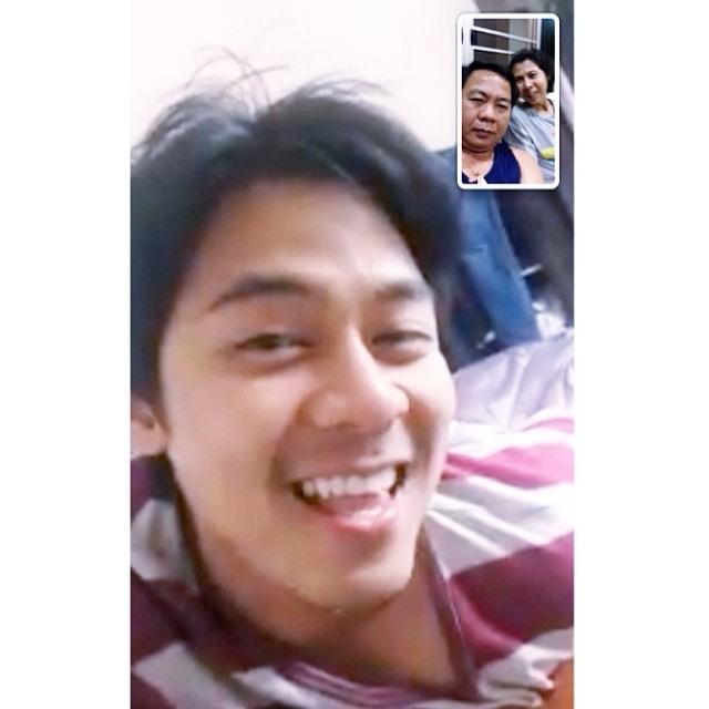 facetime กับคุณพ่อคุณแม่ค๊าบบบบ