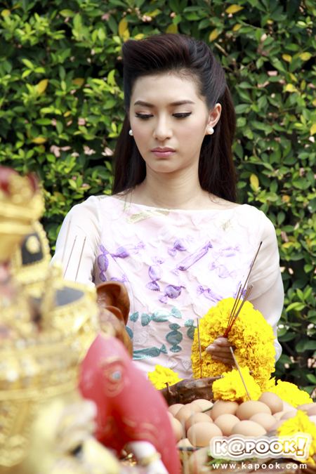 ทรายสีเพลิง บวงสรวงแล้ว ชมพู่ อารยา - มิว นิษฐา เจอ 3 พระเอก