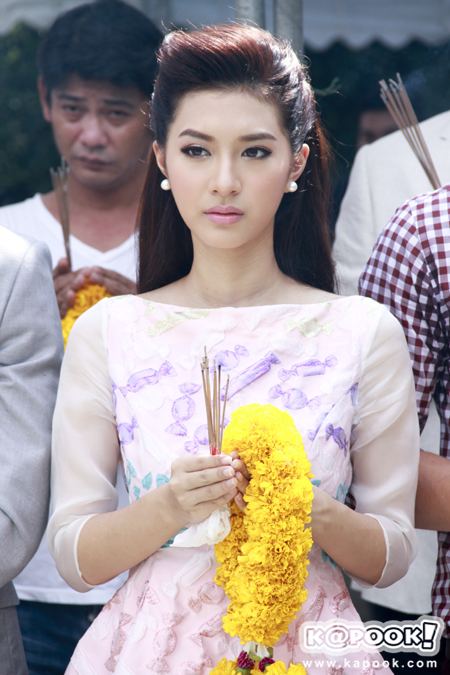 ทรายสีเพลิง บวงสรวงแล้ว ชมพู่ อารยา - มิว นิษฐา เจอ 3 พระเอก