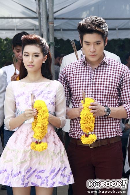 ทรายสีเพลิง บวงสรวงแล้ว ชมพู่ อารยา - มิว นิษฐา เจอ 3 พระเอก