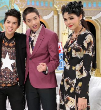 “ปากจู๋” น่ารักๆกับ  พีช-พชร, ท็อป-จรณ และ ต่อ-ธนภพ  ในรายการ 3 แซป