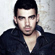 หล่อเท่เข้มหุ่นกำลังดี joe jonas