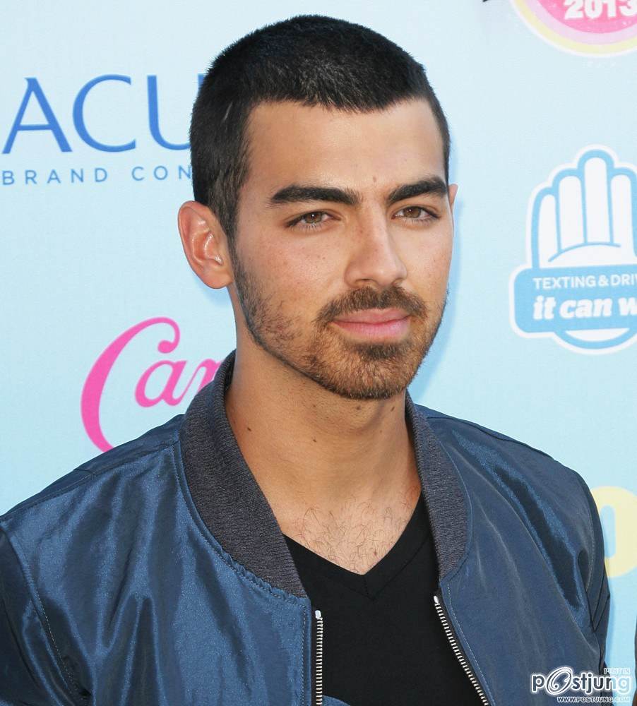 หล่อเท่เข้มหุ่นกำลังดี joe jonas