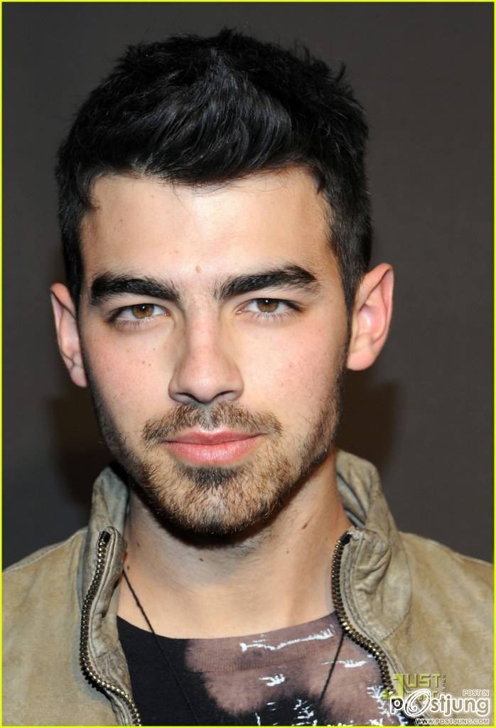 หล่อเท่เข้มหุ่นกำลังดี joe jonas