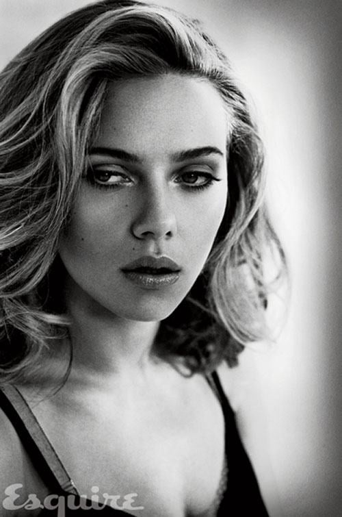 Scarlett Johansson ถูกยกให้เป็นสาวเซ็กซี่ขยี้ใจที่สุดแห่งปี 2013