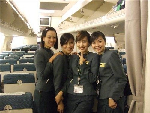 Eva air สายการบินเอกชนใหญ่อันดับสองของไต้หวันแต่ปลอดภัยติดอันดับหกของโลก กับuniformสีเขียวสวยสะอาดตา