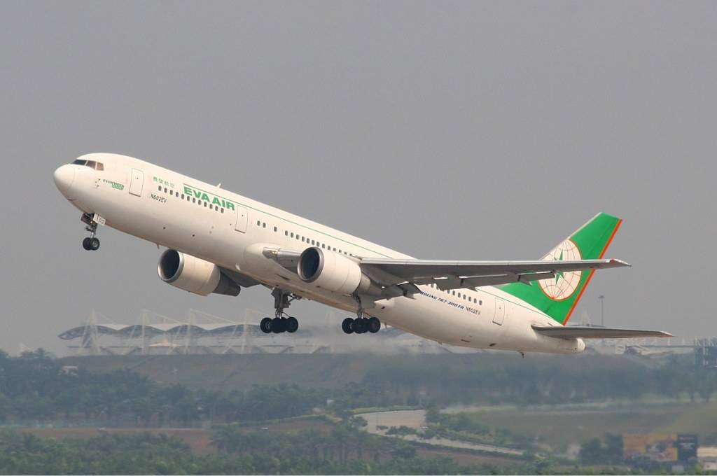 Eva air สายการบินเอกชนใหญ่อันดับสองของไต้หวันแต่ปลอดภัยติดอันดับหกของโลก กับuniformสีเขียวสวยสะอาดตา