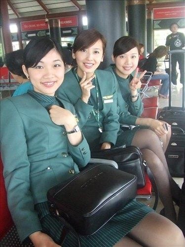 Eva air สายการบินเอกชนใหญ่อันดับสองของไต้หวันแต่ปลอดภัยติดอันดับหกของโลก กับuniformสีเขียวสวยสะอาดตา