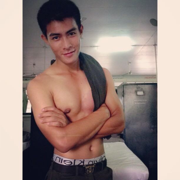 ทำไมทหารถึงอร่อย อุ๊ย ! หล่อจังครับ