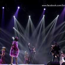 ภาพสวยๆ พี่เบิร์ด กับ 5 สาว ขนนก