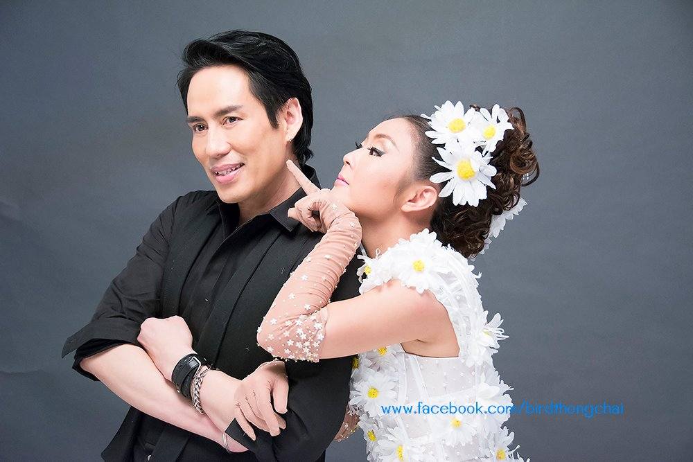 ภาพสวยๆ พี่เบิร์ด กับ 5 สาว ขนนก