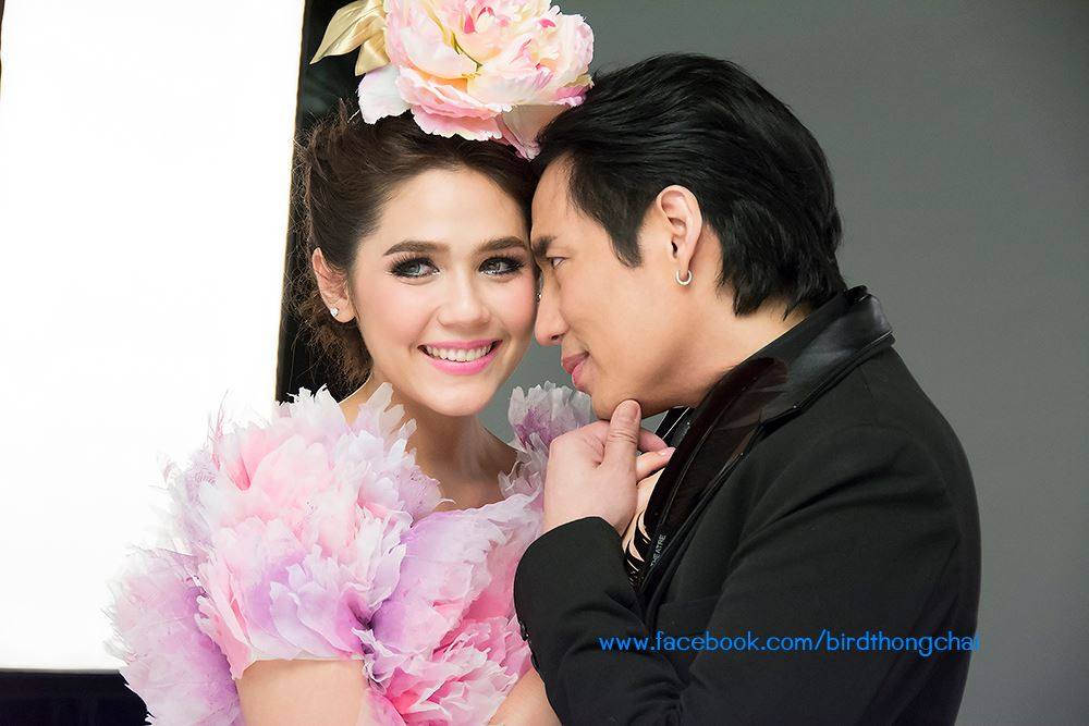 ภาพสวยๆ พี่เบิร์ด กับ 5 สาว ขนนก