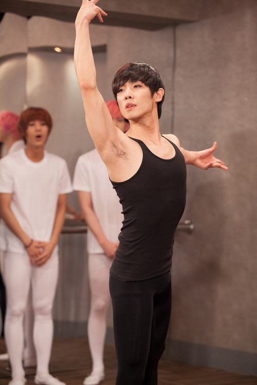 Lee Joon แห่งวง MBLAQ โชว์บัลเล่ย์ ตุงๆ น่ากิน