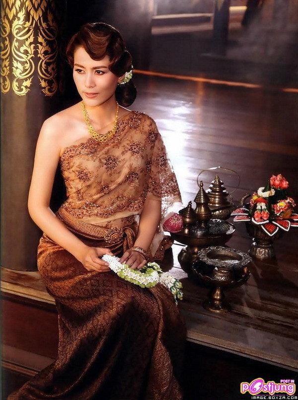 นางเอกแถวหน้าเมืองไทย กับชุดไทย สวยเลอค่า