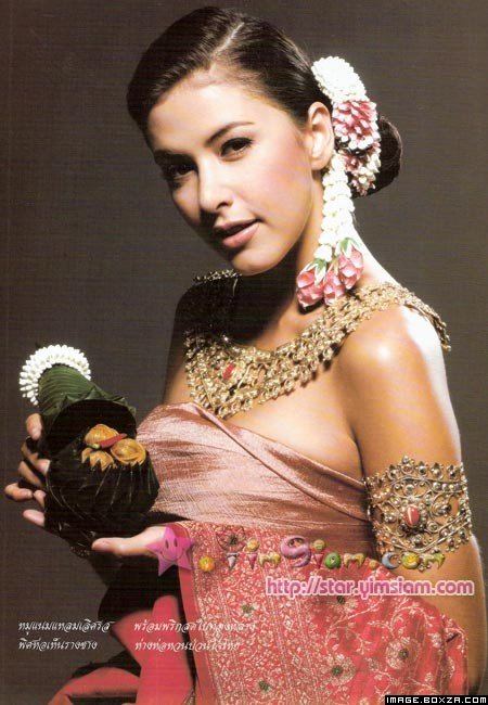 นางเอกแถวหน้าเมืองไทย กับชุดไทย สวยเลอค่า