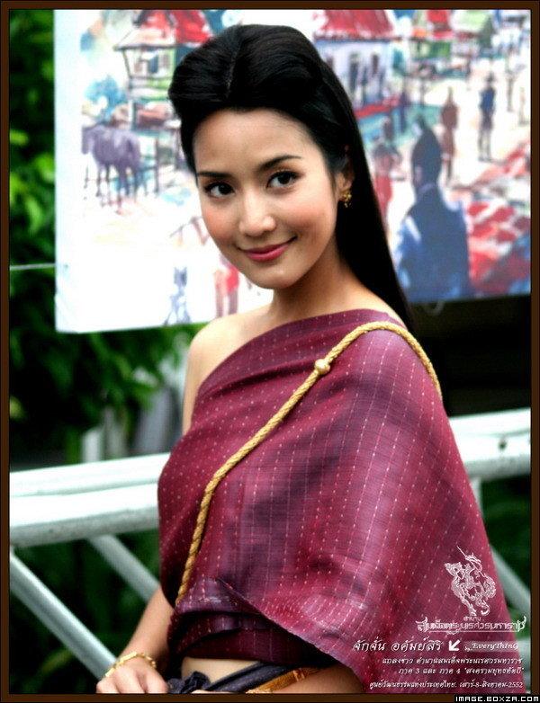 นางเอกแถวหน้าเมืองไทย กับชุดไทย สวยเลอค่า